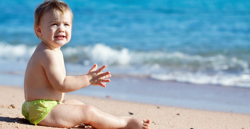 bebé en la playa 